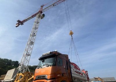 Grutage sur chantier de bâtiment à Annecy