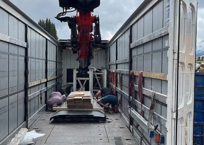 Transport de matières en vrac avec camion FMA ALP Levage sur chantier Rhône-Alpes