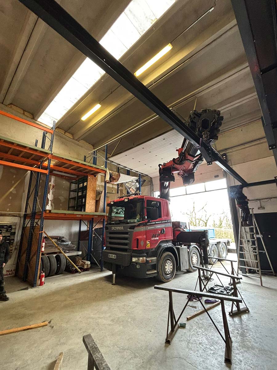 Grutage sécurisé sur chantier BTP et industriel dans des zones à accès difficile