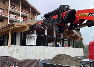 Levage de structures métalliques sur chantier par ALP Levage en Haute-Savoie
