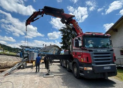 Levage de matériaux sur chantier en Haute-Savoie
