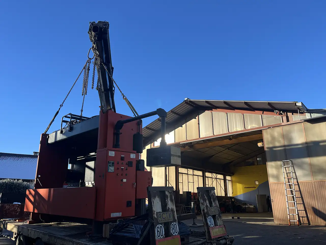 Opération de manutention et transport sécurisé de machines-outils industrielles